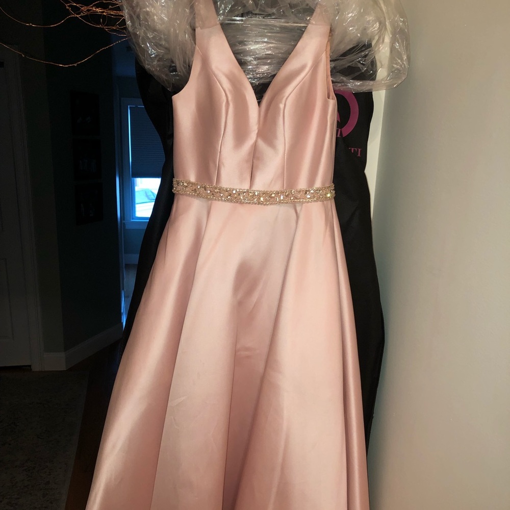 I am selling my prom dress from prom of 2019!